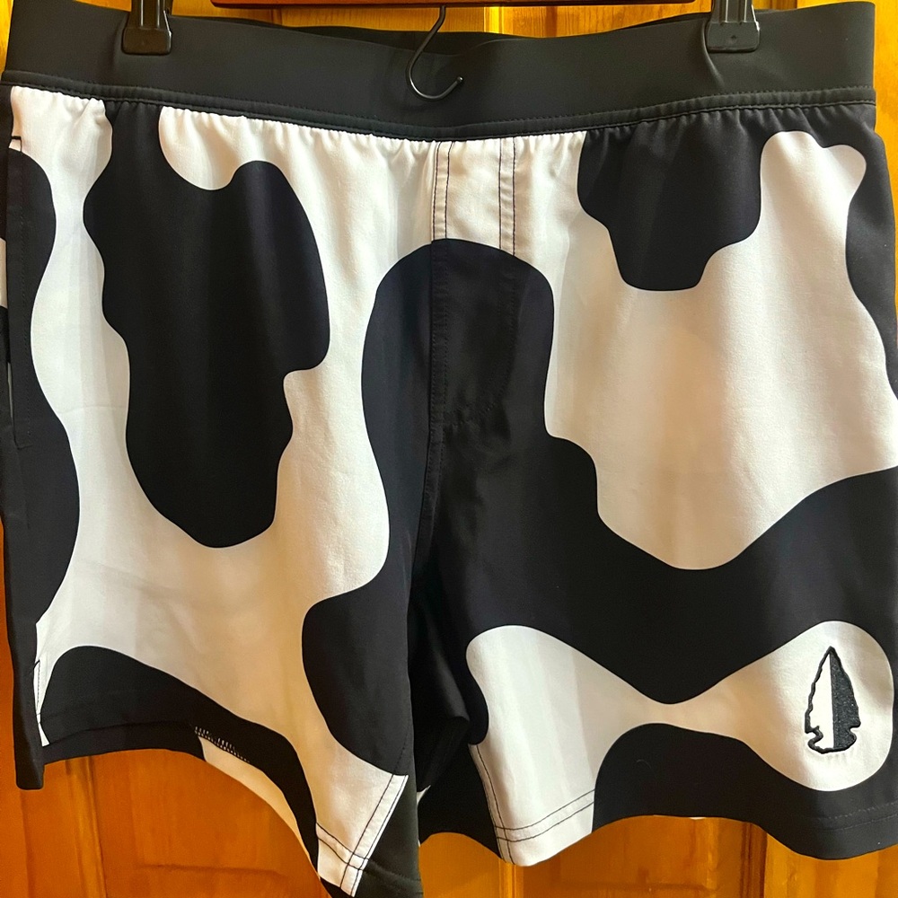 TACHUNTFISH Men’s shorts. Large. Cow print
